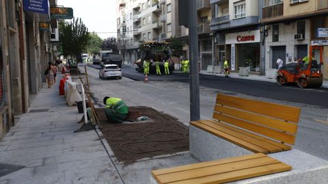 Trabajos de asfaltado de la calle Pena Trevinca m�s de cinco meses despu�s del socav�n