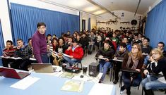 Unos ochenta alumnos de Fonteboa atendieron a las explicaciones de Jos� Rodr�guez.