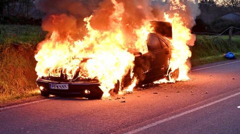 El veh�culo qued� completamente destruido como consecuencia del incendio