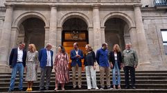 Jos� Mar�a Land�n y los integrantes de su lista con la que concurre a las elecciones en el Liceo Casino de Pontevedra