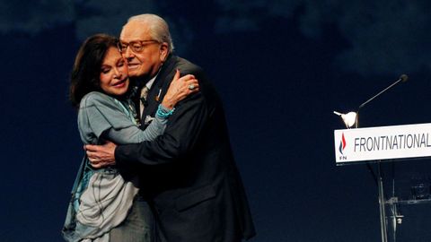 Jean-Marie Le Pen y su mujer Jany en el congreso anual del Frente Nacional, en el 2011