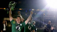 O'Driscoll con la copa del Seis Naciones