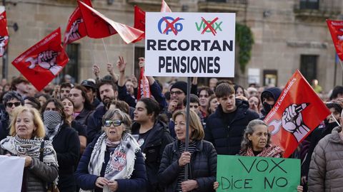 Concentraci�n de protesta contra el mitin del presidente de Vox, Santiago Abascal, que participa en un acto p�blico en Avil�s a escasos metros de la concentraci�n.