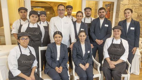 Manuel Costiña, con parte de sus compañeros de Retiro da Costiña