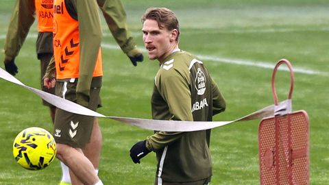 Carl Starfelt es uno de los ausentes en el Celta para el partido ante el Valencia de este domingo.