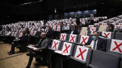 El Concello de Ourense celebr� su pleno en el Auditorio Municipal