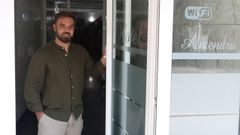 Alberto Niceto Niebla, retratado este mi�rcoles a las puertas del hotel Almedra, ubicado en la calle del mismo nombre