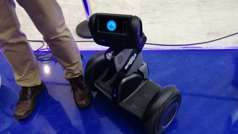 Uno de los robots patinete de Casual Robots