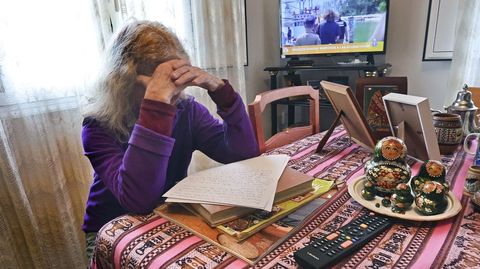 La afectada, en la vivienda que construyó su padre en Pontevedra y en la que reside junto a su marido.