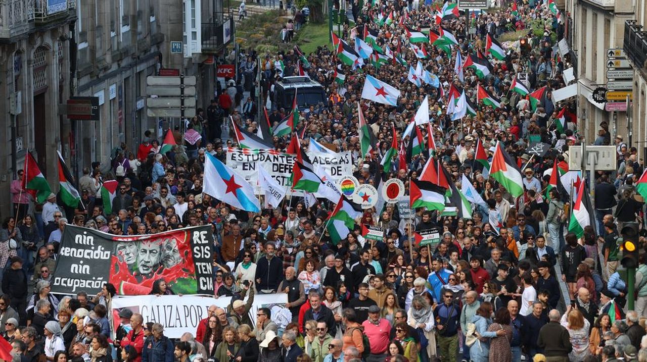 Miles de personas se manifiestan en Santiago «contra o xenocidio e a ocupación de Palestina»