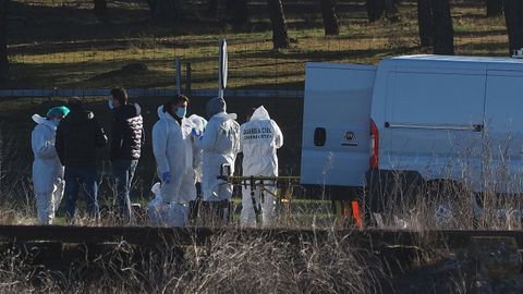 Agentes de la Guardia Civil, en la zona donde se encontr� el cuerpo de Esther L�pez