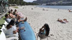En los chiringuitos de la playa de A Madalena, en Cabanas, a�n se viv�a ayer el ambiente estival