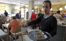 La ruta gastron�mica que arranc� ayer en Portos�n contin�a hoy por diez locales de O Son. 