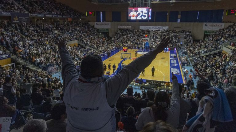 El derbi ante el Leyma Coru�a depar� la mejor entrada de los �ltimos a�os en Sar, con seis millares de espectadores.