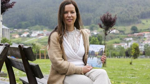 La profesora de yoga y poeta Silvia Romero