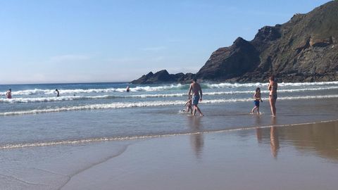 Ba�istas, en la playa de Xag�