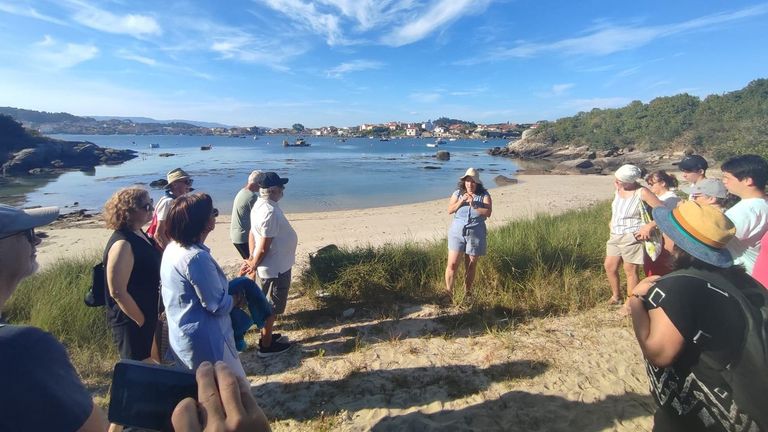 O roteiro, inspirado na figura da escritora e xornalista, &eacute; froito das xornadas de homenaxe a Bego&ntilde;a Caama&ntilde;o que A Illa v&eacute;n de celebrar