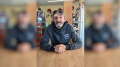 El barbanzano tiene la nariz rota, los ojos an hinchados y una profunda brecha en la frente.