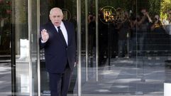 EL CORTE INGL�S. En septiembre del 2014 fallecieron Bot�n e Isidoro �lvarez, con 79, presidente de El Corte Ingl�s. Pero ten�a sucesor, su sobrino Dimas Gimeno, con solo 39.