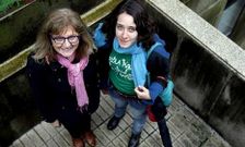 Pilar Gonz�lez (izquierda) y Zeltia Laya, organizadoras de la primera Olimpiada Filos�fica.
