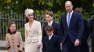 Los pr�ncipes de Gales, con sus tres hijos, Carlota, Jorge y Luis