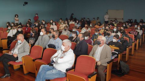 Cerca de cien alumnos de 4 de ESO de los institutos de Burela asistieron al acto promovido por la Organizacin de Productores Pesqueros de Lugo, en colaboracin con Armadores de Burela