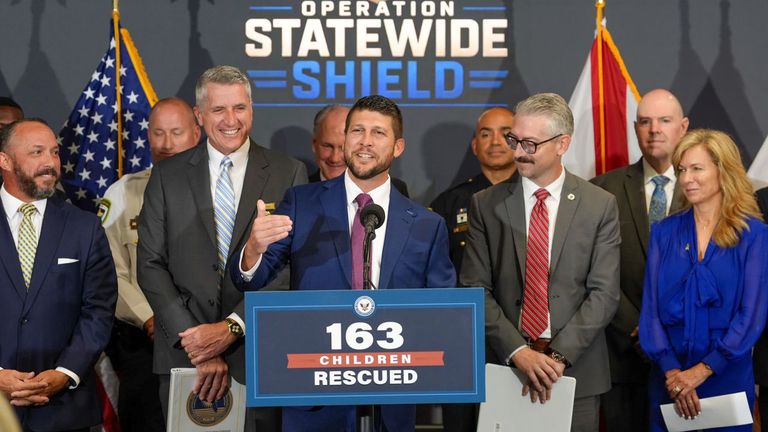 El fiscal general de Florida, James Uthmeier, durante la conferencia de prensa en la que anunci� la negativa a aceptar el acuerdo con Meta.
