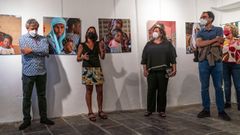 En la imagen de la inauguraci�n: Ana Ramos, cofundadora de la oeneg� Ser madre, ser mujer; la concejala de Cultura, Pilar Otero, y Nacho Samper, fot�grafo de la exposici�n junto con Nacho Carballo, que no pudo acudir