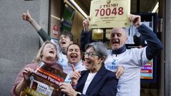 La administraci�n de la calle Barquillo de Madrid celebra el segundo premio: �Est� repartido�