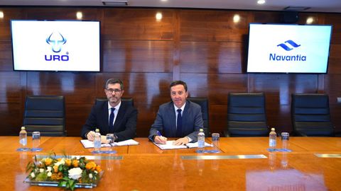 Los presidentes de Urovesa, Justo Sierra (izquierda de la imagen), y de Navantia, Ricardo Domínguez, en el acto de la firma del acuerdo de integración de los SERT en el futuro vehículo VERT para el Ejército de Tierra.