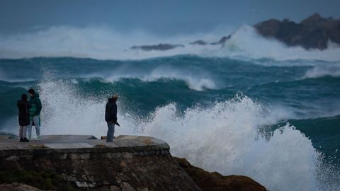 Temporal en el mar en la zona de las Esclavas, en Riazor, durante la borrasca Domingos