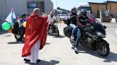 Misa de San Cristobal en la capilla de San Bartolom de Rianxo   bendicion de vehiculos y  procesin