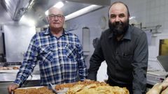 Antonio Maseda Silva, izquierda, puso en marcha el establecimiento cervense junto a su esposa en 1978 y su hijo Toni trabaj� en el mismo los �ltimos 25 a�os. 