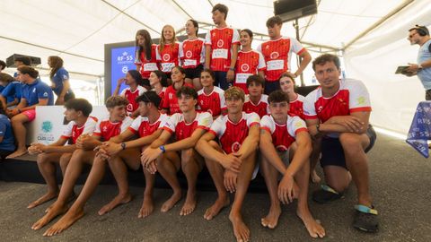Deportistas del Salvamento y Socorrismo Carballo (Sysca), ayer, en la entrega de premios.