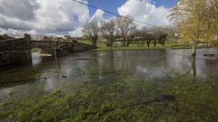 Vista general de la zona de A Garga, dominada por el rio Anll�ns