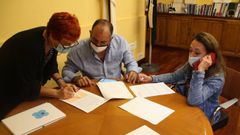 Ferreiro, con los empresarios de atracciones en el Concello