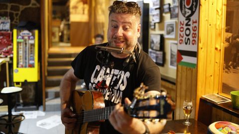 Cantos de taberna en Guitiriz en el primer d�a del Festival de Pardi�as 2026