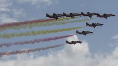 El presidente de la Xunta ha acompa�ado su mensaje con una imagen de la Patrulla �guila sobre el Obradoiro