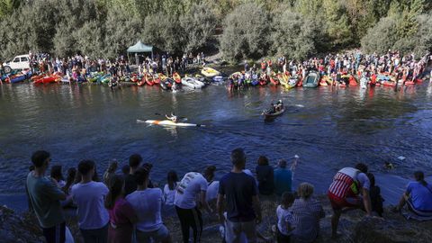 Fiesta de la piragua en el Sil.M�s de trescientos participantes y numerosos p�blico disfrutaron del descenso internacional