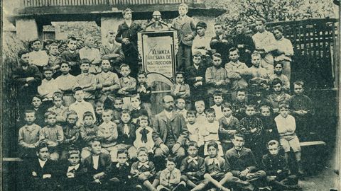 Fotograf�a antigua de la Alianza Aresana.