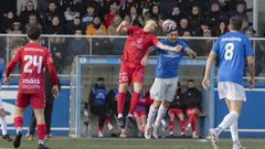 Mauro Roman� y Mori�o en una disputa a�rea durante el Camari�as-Mux�a