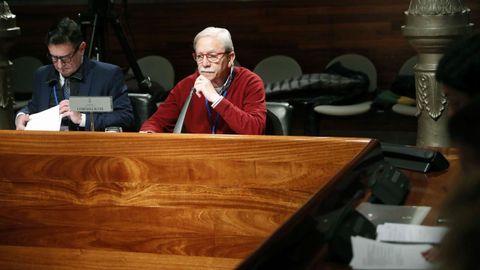 El exsecretario general de UGT Asturias, Justo Rodrguez Braga (d), acompaado de su abogado, al inicio de su comparecencia en la comisin de investigacin del uso de fondos de formacin por parte de UGT Asturias que se celebra en la Junta General del Principado.