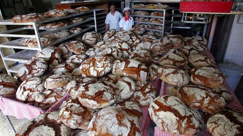 Hornada de pan de brona en la panadera Pedro Fernndez