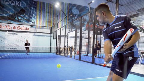 Un partido del torneo de p�del de La Voz de Galicia en el Coru�a Sport Centre.