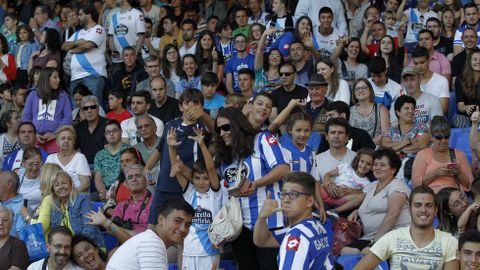 Aficionados deportivistas durante la presentacin de los nuevos jugadores.