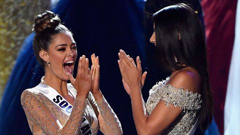 Demi-Leigh Nel-Peters reacciona con emoci�n al escuchar que acababa de ser elegida como Miss Universo.
