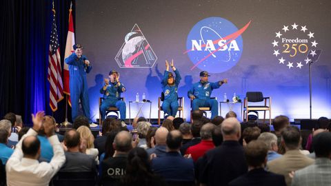 Christina Koch, Victor Glover, Reid Wiseman y Jeremy Hansen durante la rueda de prensa de la NASA.