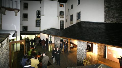 Inauguraci�n en el 2009 del centro de interpretaci�n del Cami�o Primitivo y oficina de turismo de la Xunta
