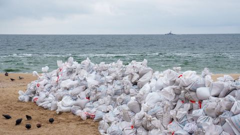 Obst�culos en la playa de Odesa ante la llegada del ej�rcito ruso 