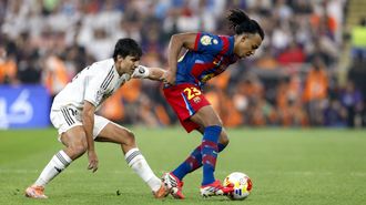 Gonzalo presionando a Kound� durante la final de la Supercopa de Espa�a